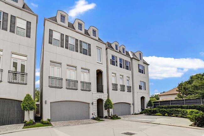 Building Photo - Desirable 3 Bed, 3.5 Bath Spring Branch Ho...
