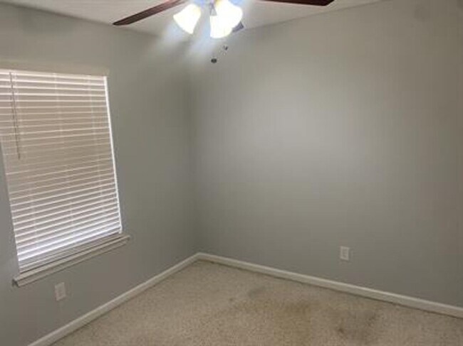 Foto del edificio - 208 Cypress Creek Dr