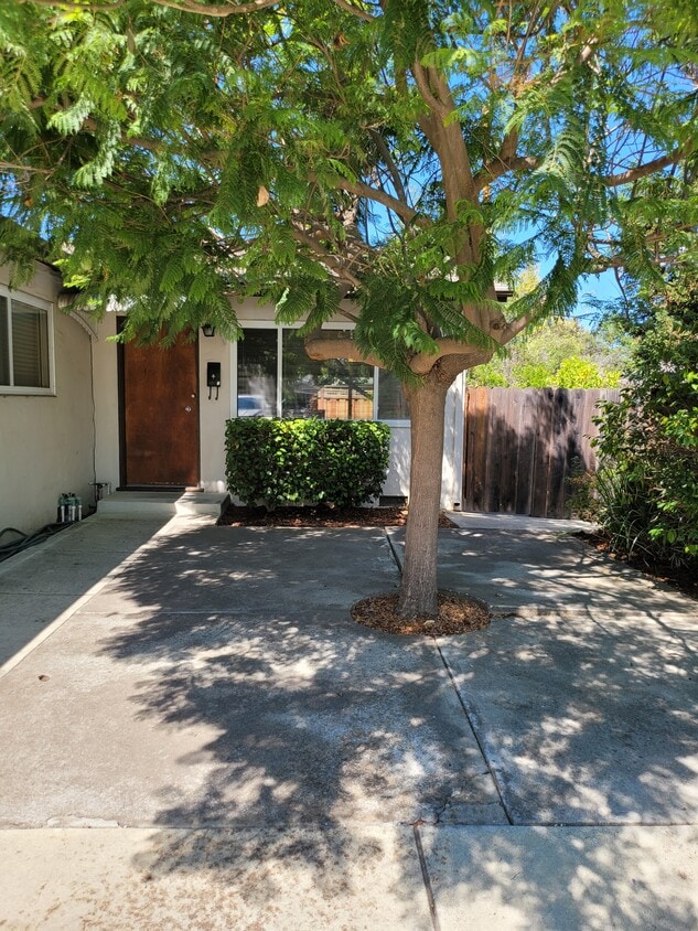 Primary Photo - 664 Ehrhorn Ave