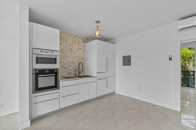 Building Photo - 65 SE Spanish Trl