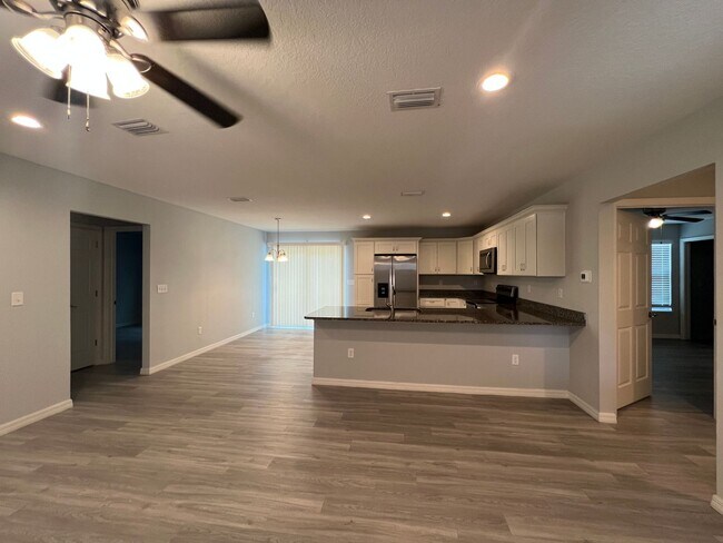 Building Photo - GORGEOUS 3 BD/2BA Home in Beautiful Ocklawaha!!!