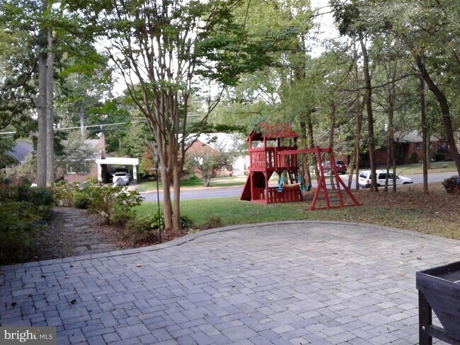 Building Photo - 6354 Carolyn Dr