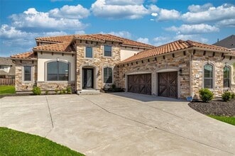 Building Photo - 805 Thomas Dr