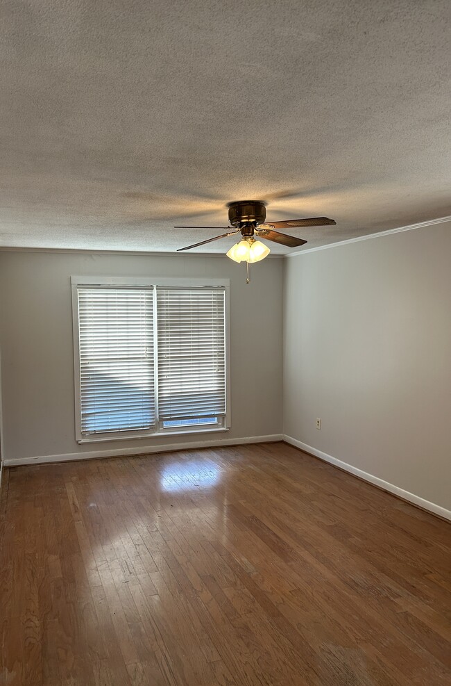 Building Photo - 811 Colony Dr