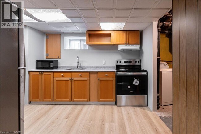 Photo du bâtiment - 337 E 33rd St