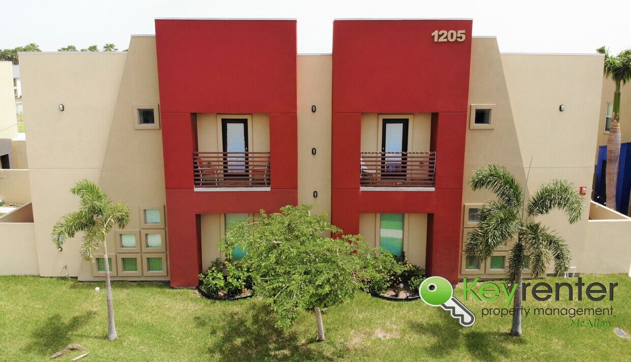 Foto principal - 2B/2.5B Townhome in gated community now av...
