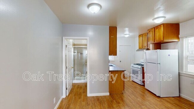 Foto del edificio - 6405 Bancroft Ave