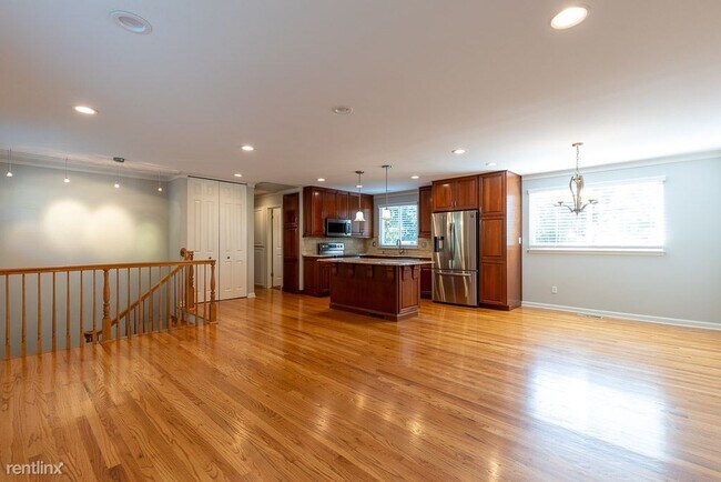 Building Photo - 3 br, 3 bath House - 464 Welch Rd Welch Rd.