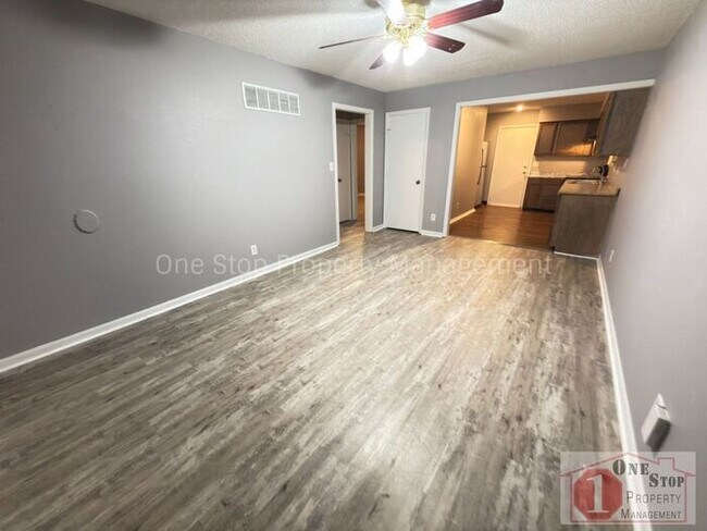 Foto del edificio - 3 bedroom, 2 bathroom duplex in Lee's Summit, MO!!