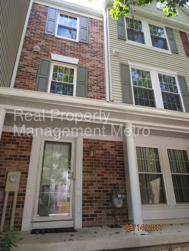 Building Photo - 6024 Thoroughbred Way