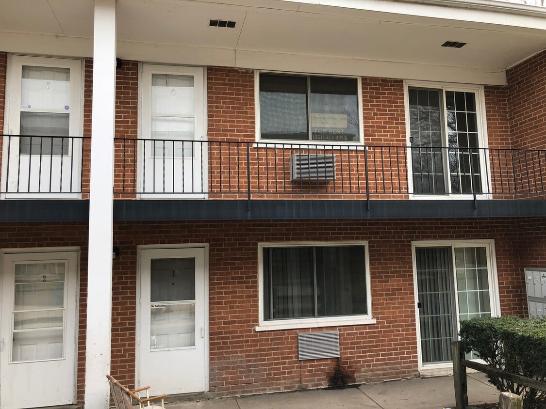 323 N Princeton Ave Unit 6, Villa Park, IL 60181 Condo for Rent in