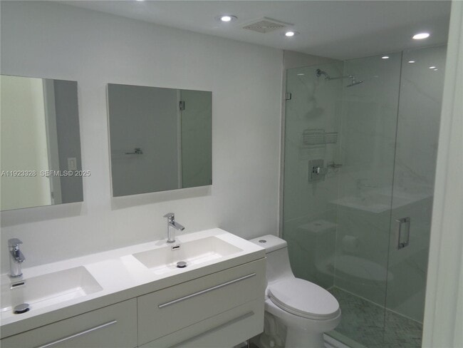 Building Photo - 780 NE 69th St