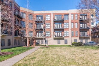 Building Photo - 817 3rd Ave N