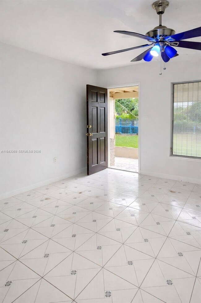 Foto del edificio - 2325 NW 89th St