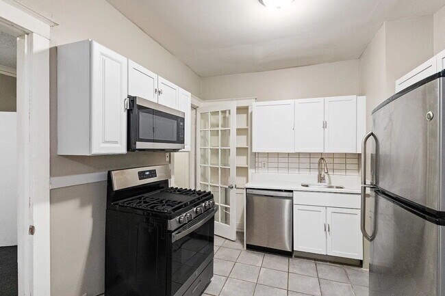 Building Photo - Charming 3-Bedroom Home | 1 Bath | In-Unit Laundry | Updated Kitchen – $2,100/month