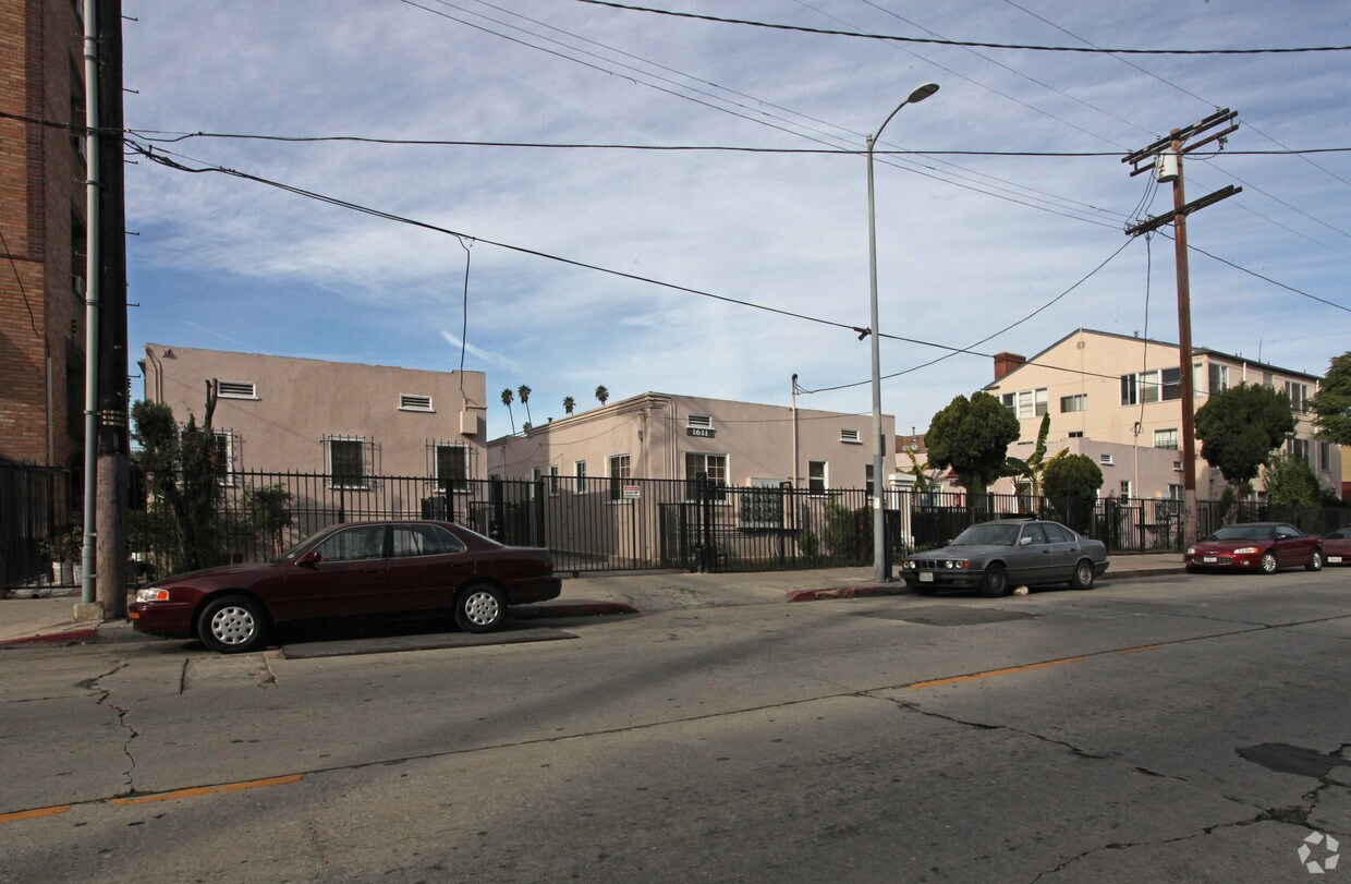 Building Photo - 1611 N Normandie Ave