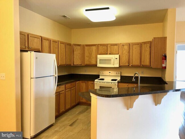 Foto del edificio - 4302 Fullerton Ct