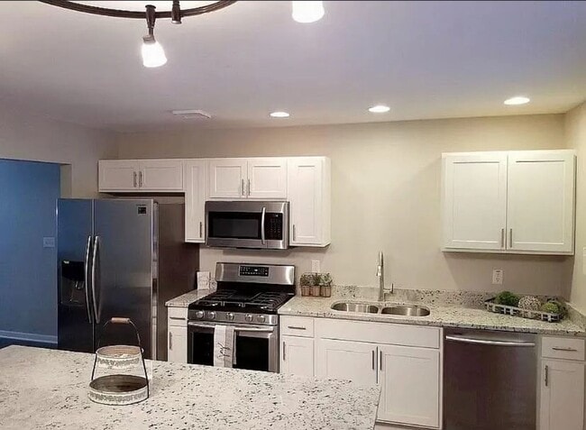 Foto del edificio - 8616 Hickory Ave