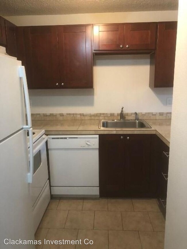 Building Photo - 1 br, 1 bath Apartment - 469 Hilltop Ave