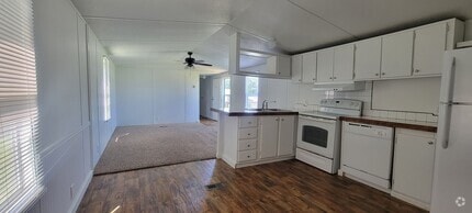 Building Photo - 801 Trollingwood Hawfields Rd