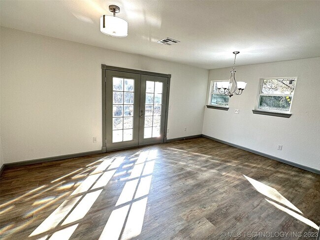 B Fast Area - 139 W Kent St