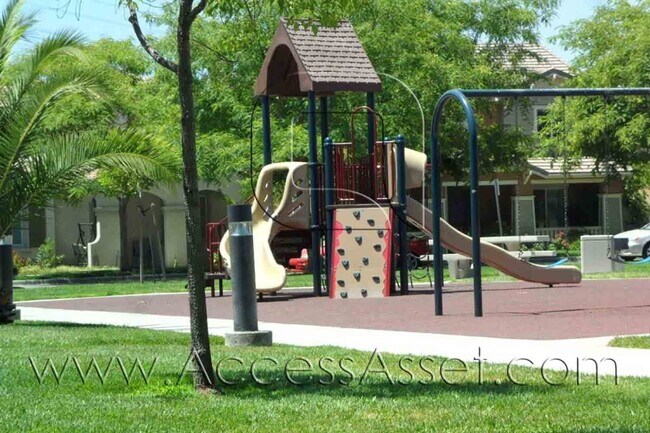 Foto del edificio - Elegant 2-Story 3 Bed/3.5 Bath Home In Mis...