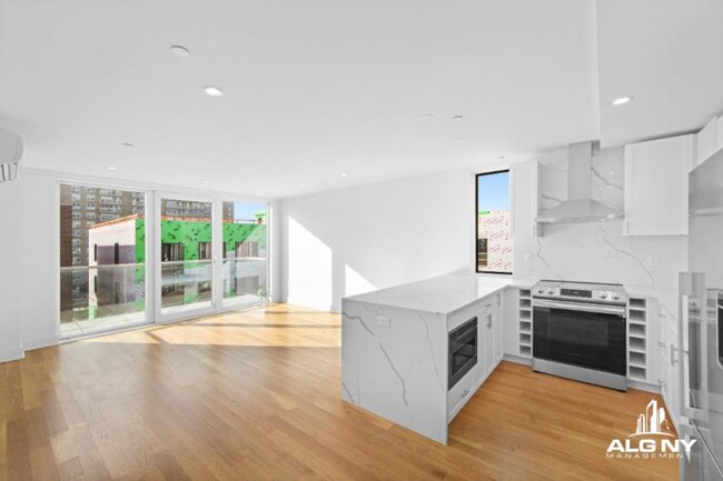 Foto del edificio - 1 bedroom in FAR ROCKAWAY NY 11693