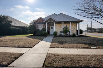 Building Photo - 5400 Flo Dr