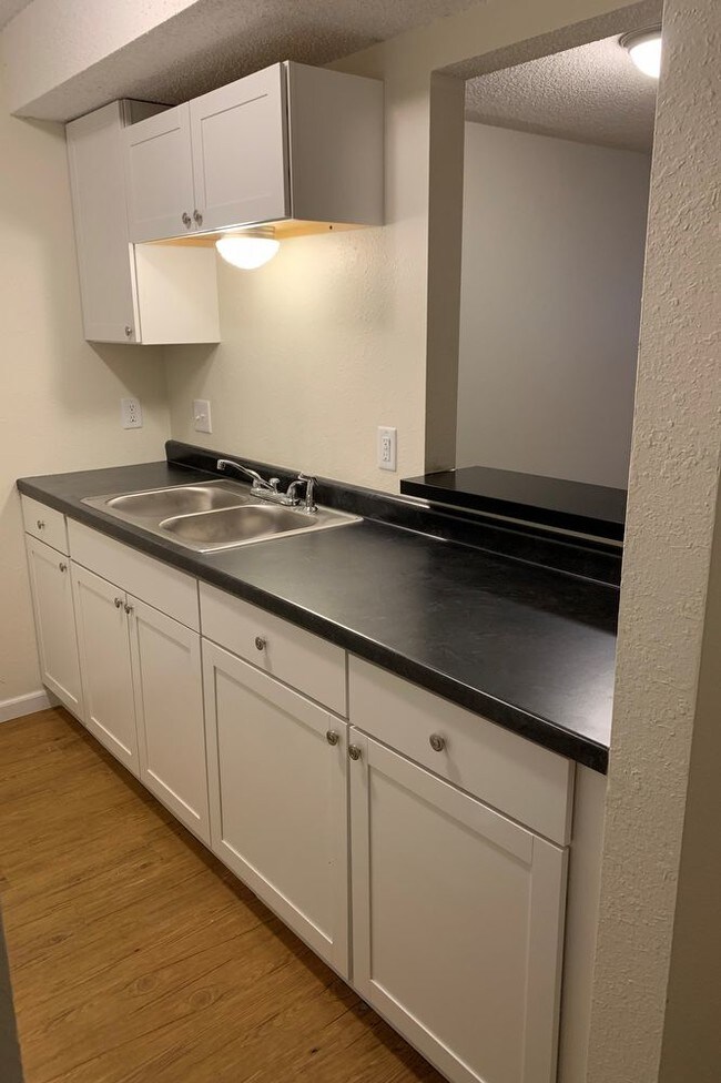 Building Photo - Move in special 100 of first months rent