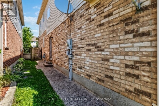 Photo du bâtiment - 966 Whetherfield St