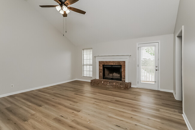 Building Photo - Beautiful 3 Bedroom in Great Location in L...
