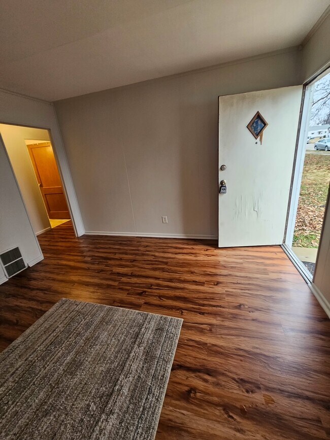 Foto del edificio - 6725 Wanda Ave