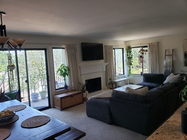 Building Photo - Stunning 2 Bed 2 Bath Condo in Novato, CA