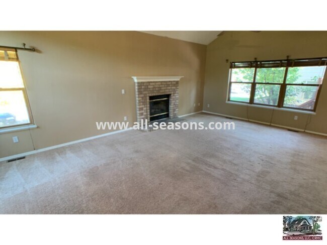 Building Photo - Corner Lot 4 Bedroom Home For Rent!