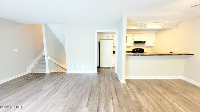 Foto del edificio - 143 Driftwood Ct