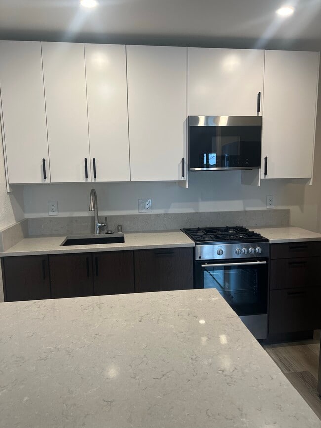 Kitchen - 2924 Thunder Dr