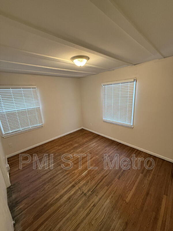 Foto del edificio - 10327 Renfrew Dr