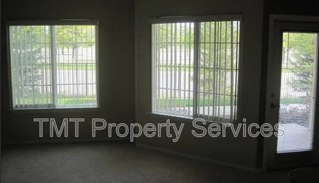 Foto del edificio - 4200 E Commerce Way