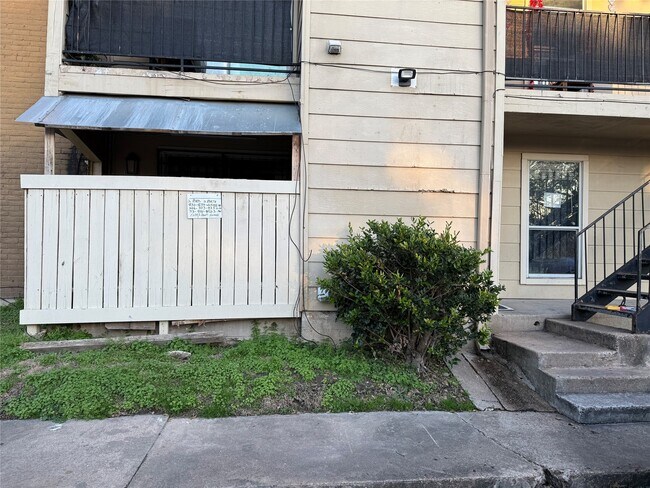 Foto del edificio - 8100 Creekbend Dr