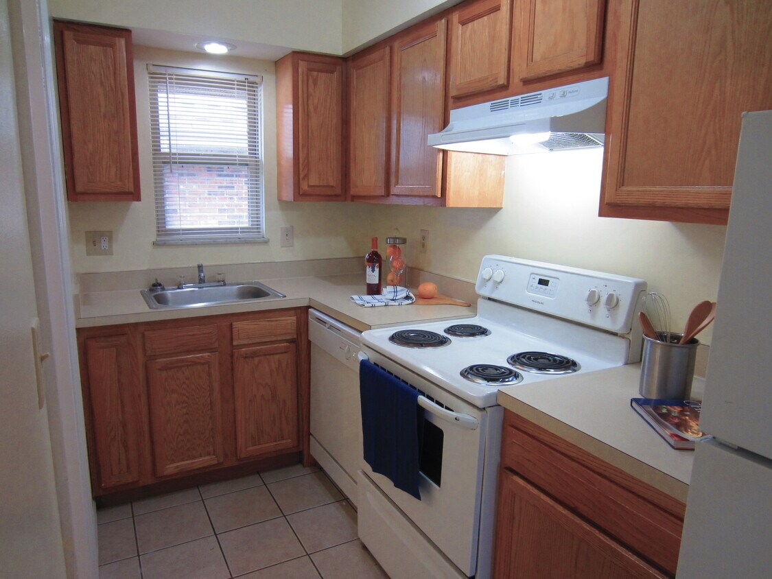 Primary Photo - 5590 Ironwood Ct