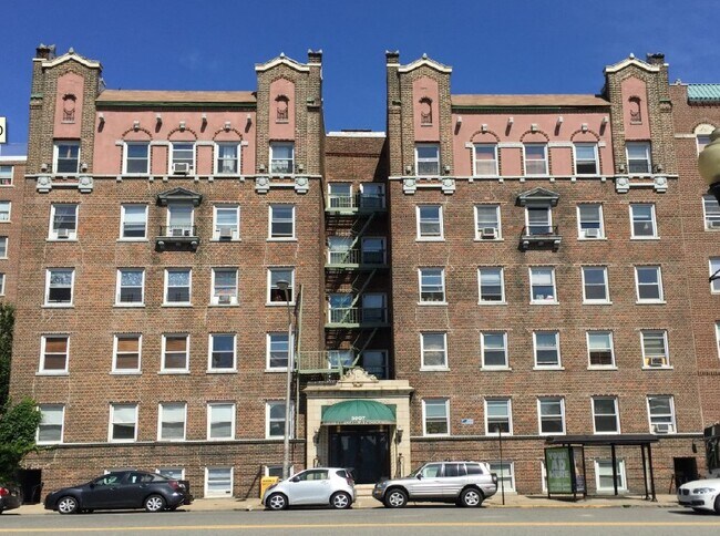 Building Photo - 5907 Kennedy Blvd E