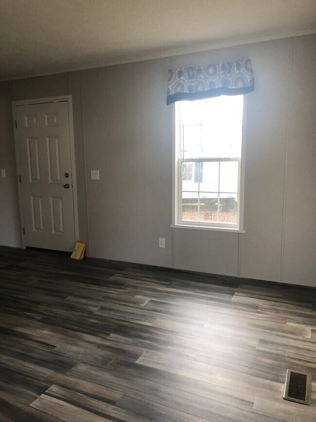 living area - 182 Parker Lake Dr