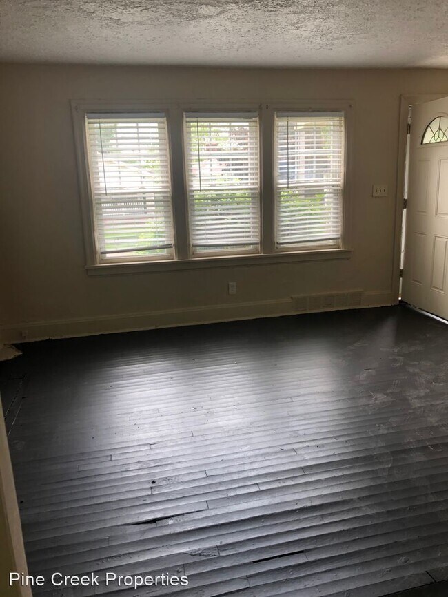 Foto del edificio - 3 br, 1 bath House - 971 Selwyn Rd.