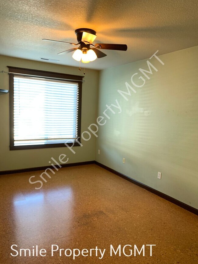 Building Photo - A nice house with 3 beds rooms and 2 baths.