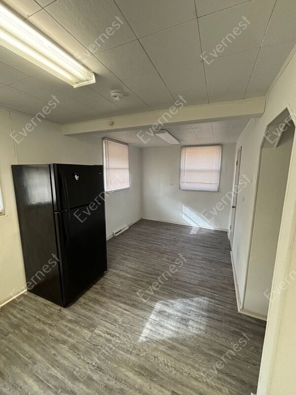 Building Photo - 448 Adrian Dr