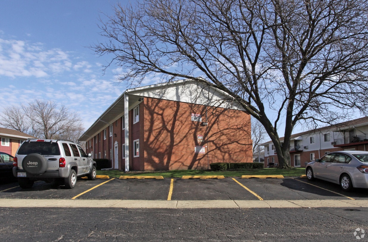 13571381 Monomoy St, Aurora, IL 60506 Apartments in Aurora, IL