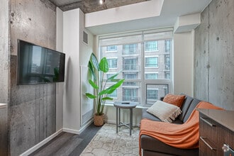 Building Photo - 256 Rideau St