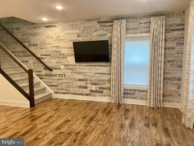 Building Photo - 44774 Tiverton Sq