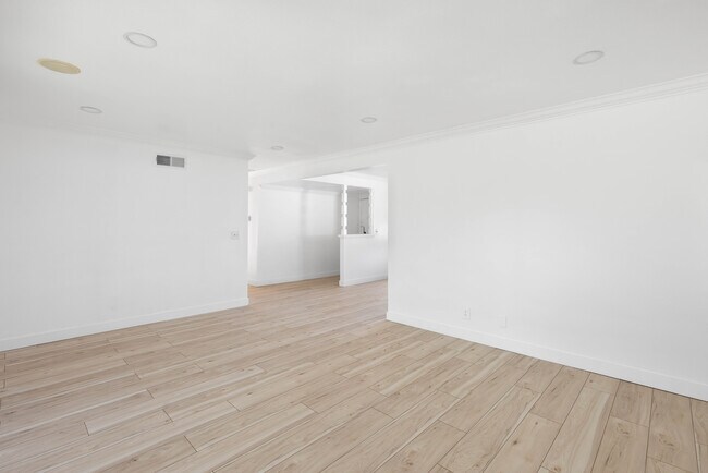 Building Photo - 371 W Easton St
