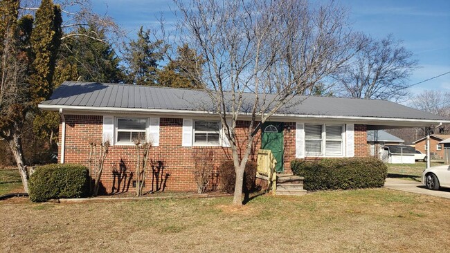 Building Photo - 3bedroom, 1.5 bath brick house FOR RENT De...